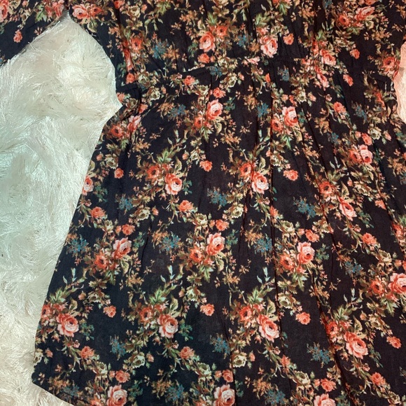 Floral Daytrip Top from The Buckle - Picture 2 of 5